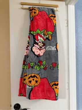 Kids Halloween Strawberry shortcake Character Throw - 50x70